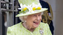 24-Karat Gold Wii for Queen Elizabeth II Up for Sale on eBay: $300,000 Price Tag Comes With Epic Backstory
