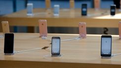 iPhone SE 2022, Pixel 6 Sales Struggle, Survey Says — Here’s What Google is Doing 