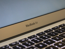 Apple Employee Laughs At Customer For Buying a New MacBook Air: Here's Why